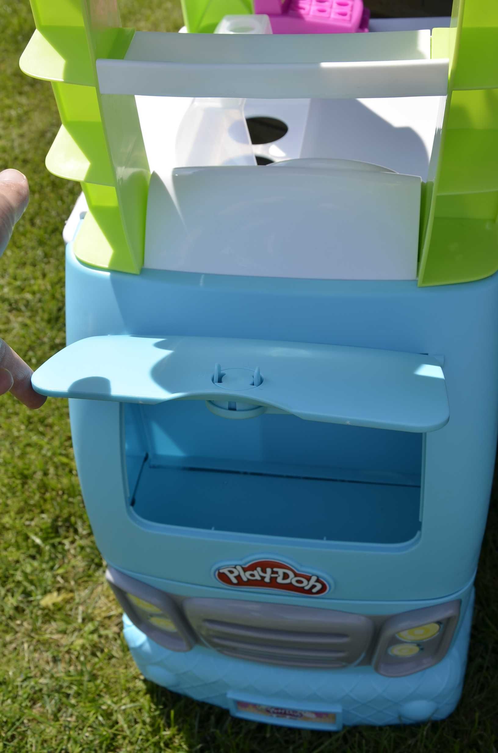 duża lodziarnia jak samochód PlayDoh