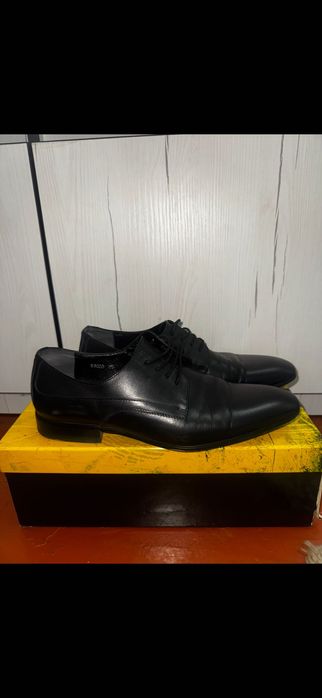 Продам чоловічі класичні туфлі