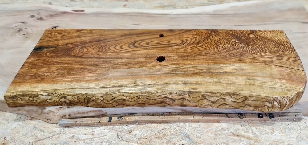 Półka drewniana blat łazienkowy pod umywalkę z naturalną krawędzią dąb