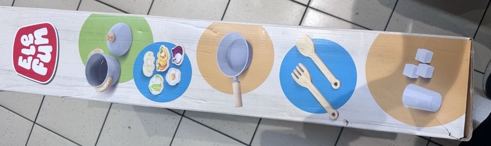 Дерев'яна дитяча кухня