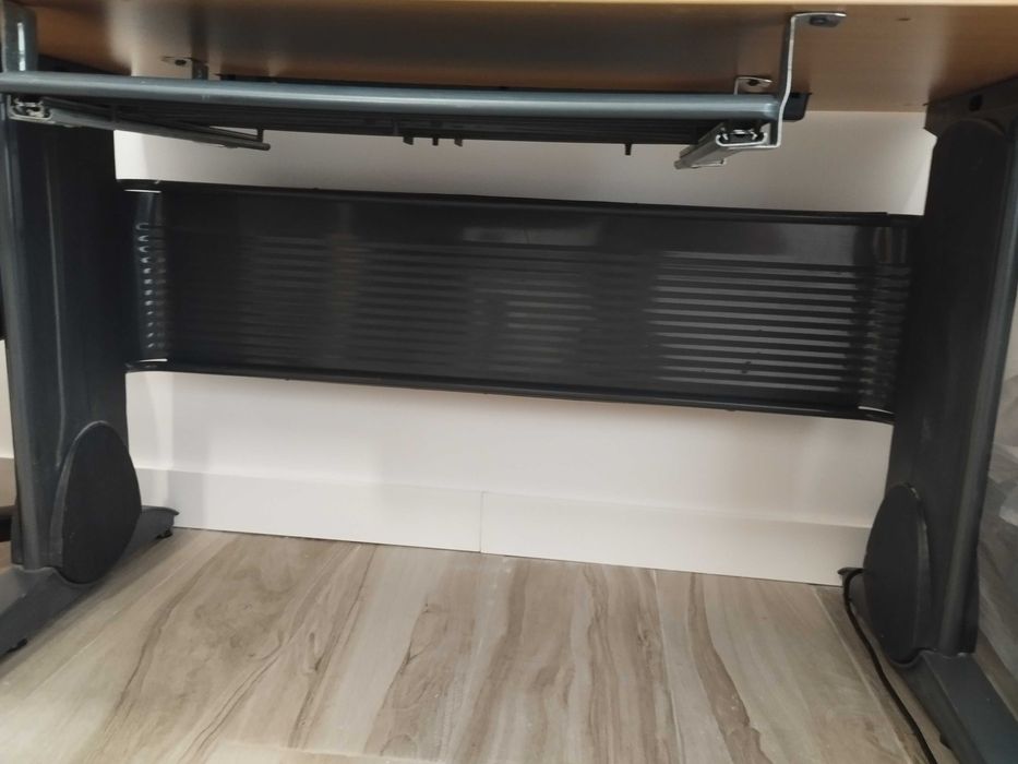 Secretária + 2 cadeiras