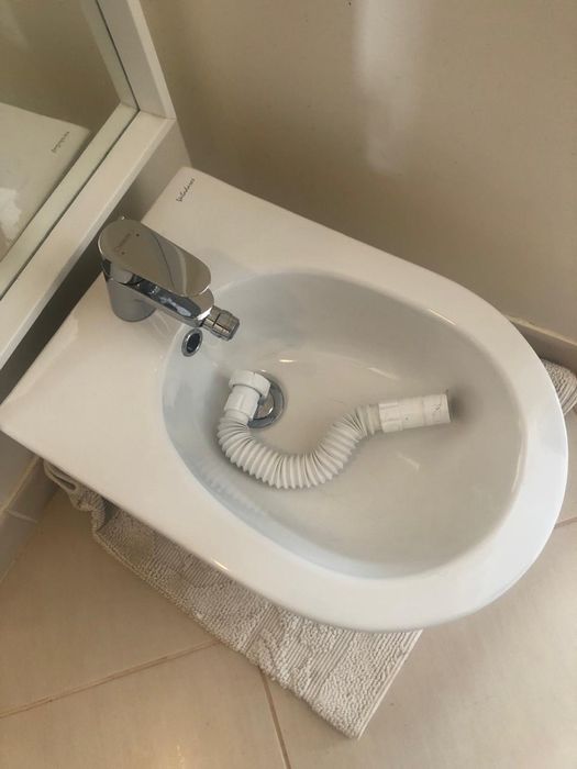 Bide suspenso com torneira