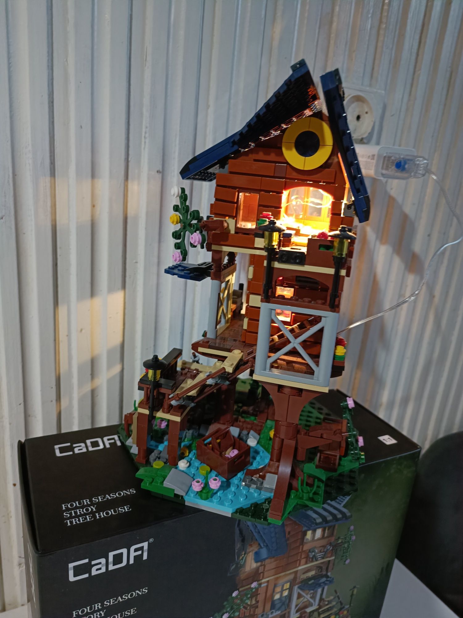 Domek LEGO lego domek na drzewie z oświetleniem