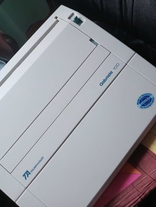 Máquina de escrever elétrica Triumph-Adler Gabriele 100