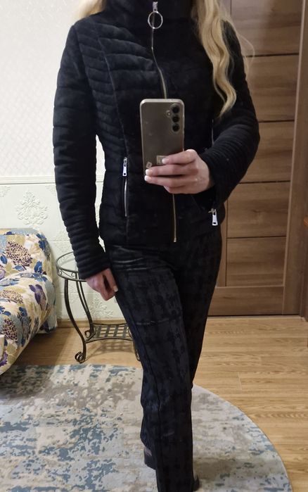 Жіноча куртка Guess