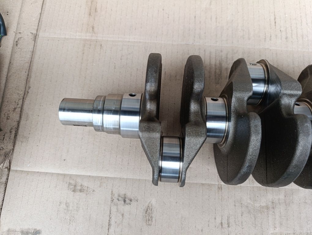 Колінвал коленвал 1.6 HDI 307 5008 207 Berlingo c4 c5 expert