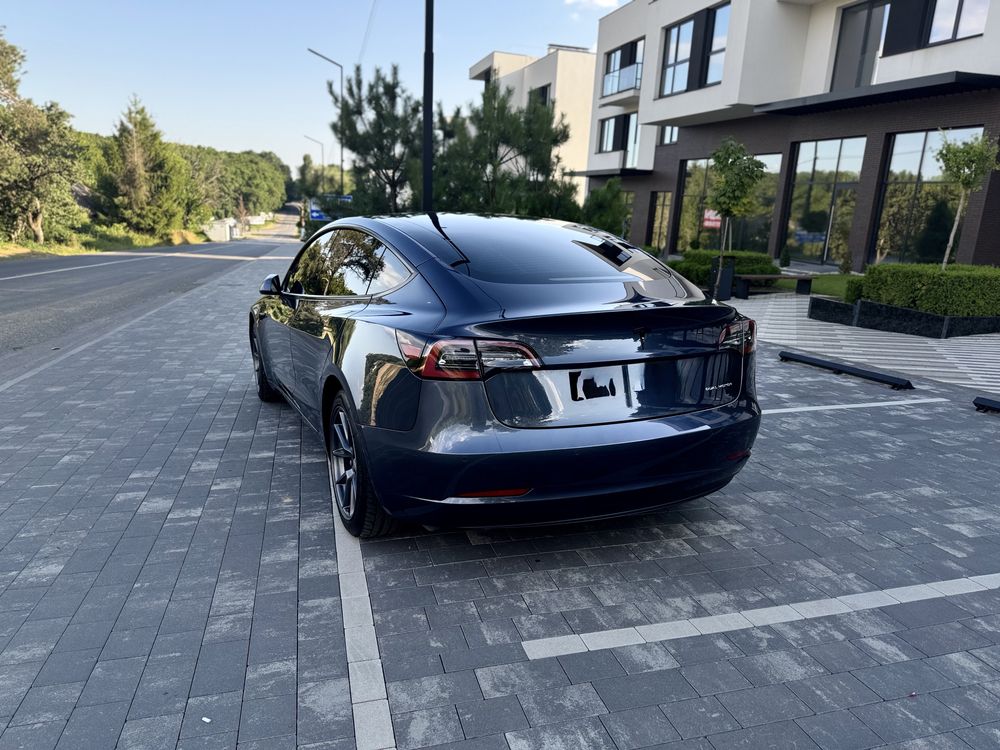 Tesla model 3 2021