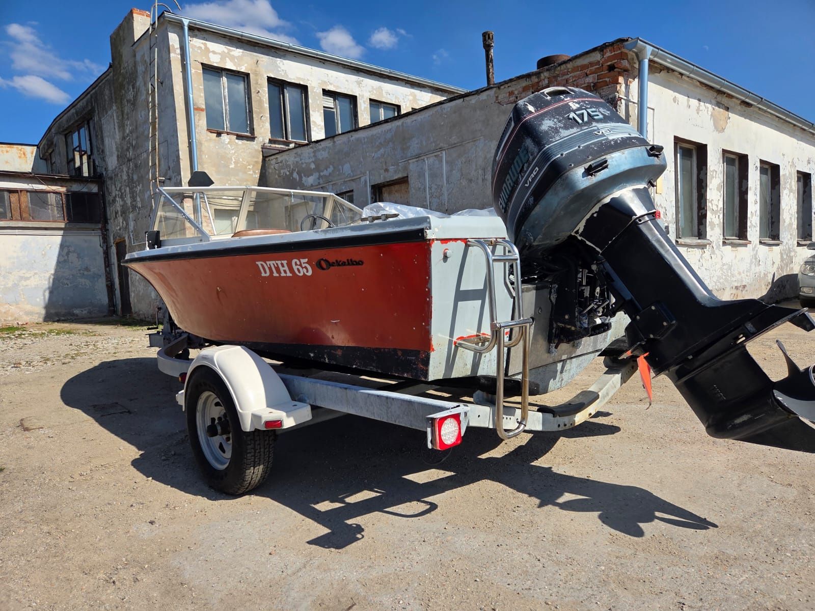 Łódz motorowa motorówka Evinrude 175 km przyczepa komplet