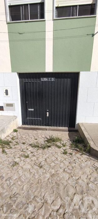 Parque de Estacionamento / Garagem / Box em Moita de 72,00 m2