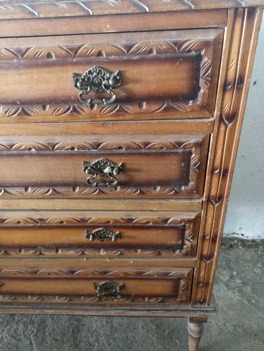 Cómoda em pinho 4 gavetas