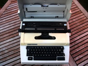 Maszyna do pisania elektryczna Erika Robotron
