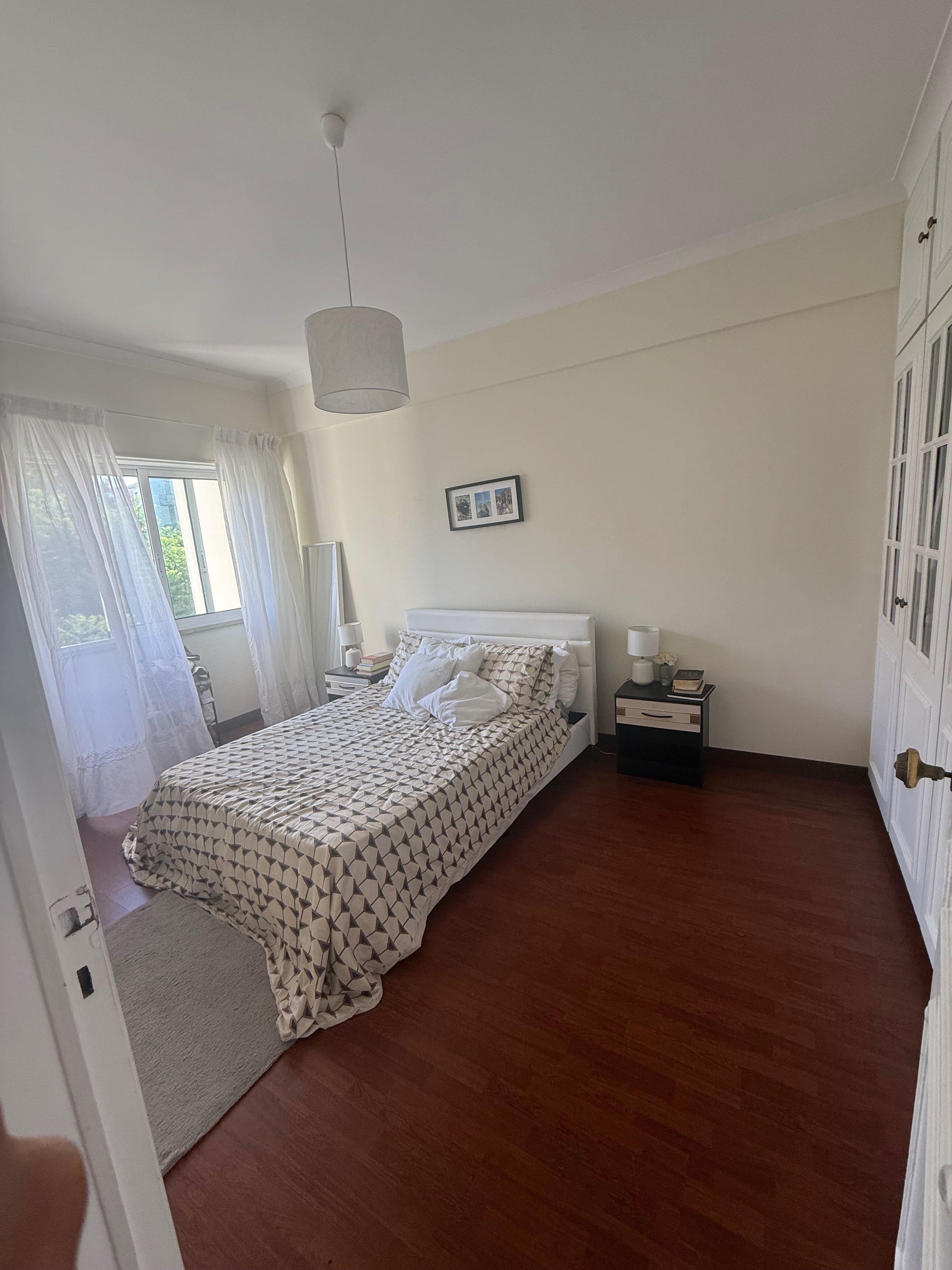 Quarto para casal amplo e espaçoso