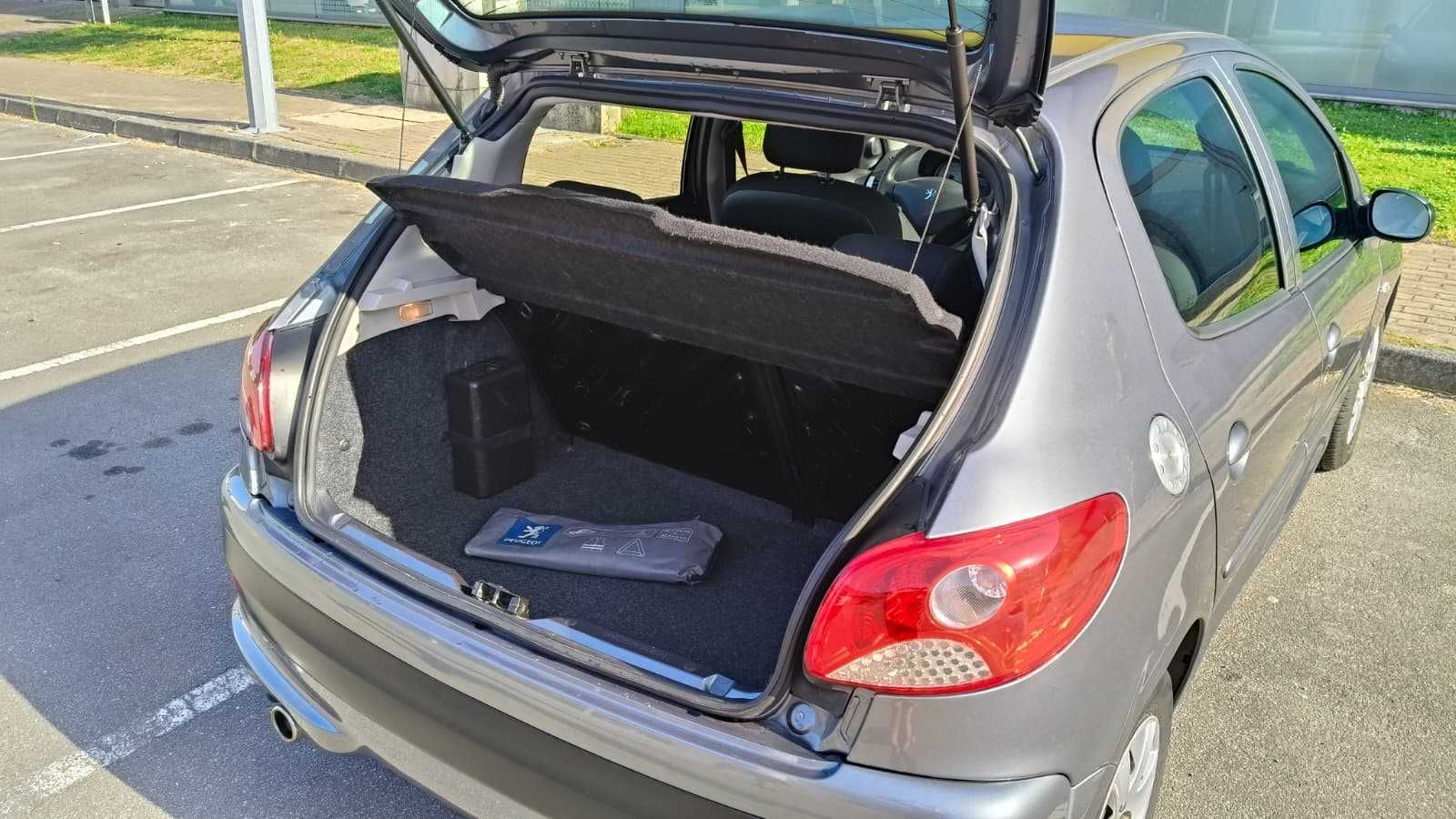 Peugeot 206+ 1.1 Trendy Gasolina – Setembro 2009
