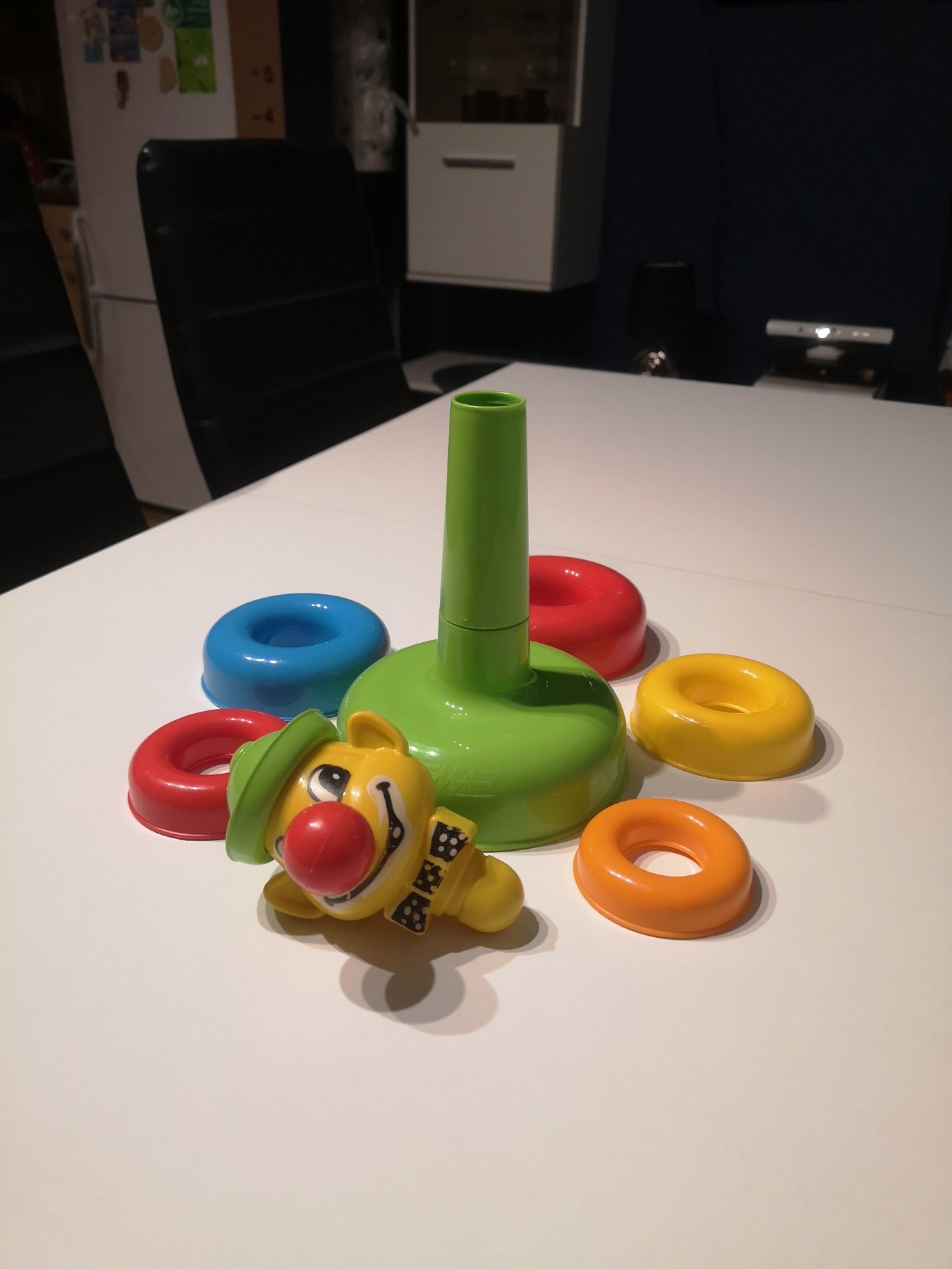 Zabawka dla dzieci pajacyk z kółeczek do składania