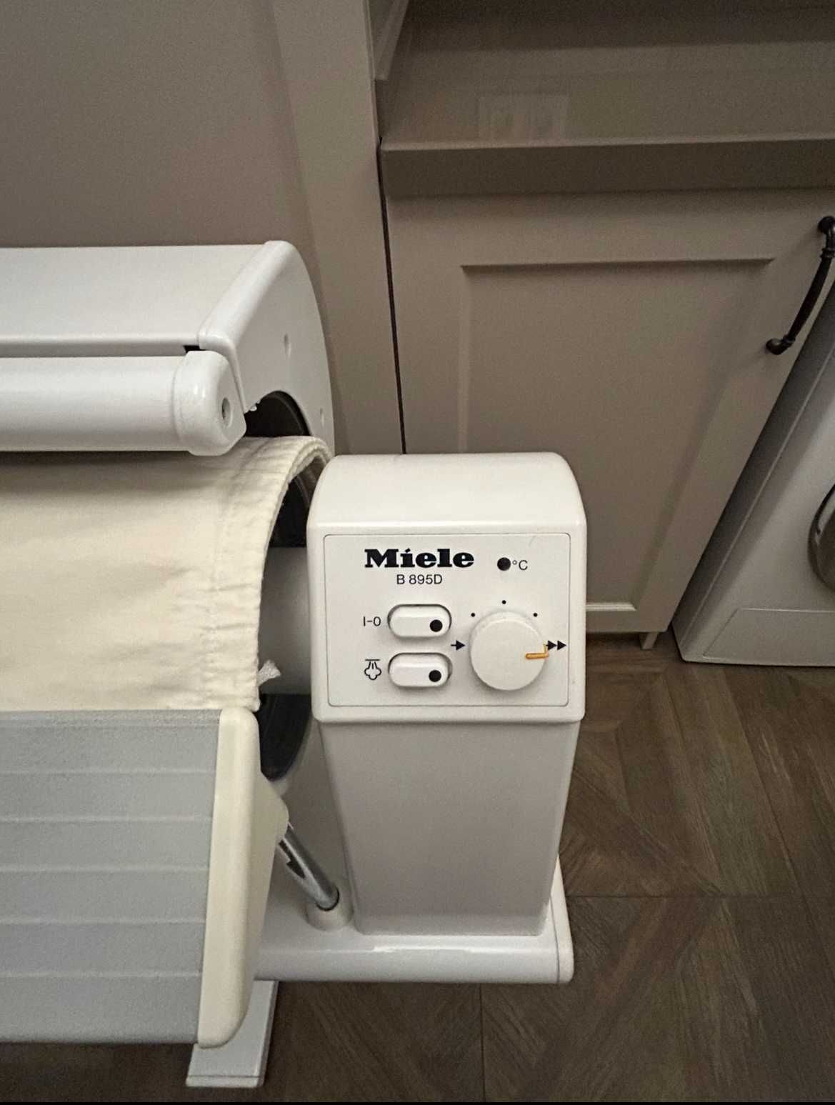 Прасувальна машина Miele, побутова