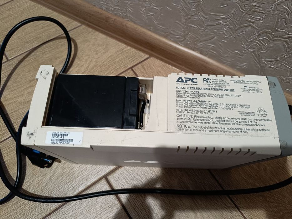 Безперебійний блок живлення (інвертор) APC Back UPS CS 500 з батареєю