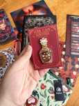 Fairyloot мерч, магніт Foul Lady Fortune