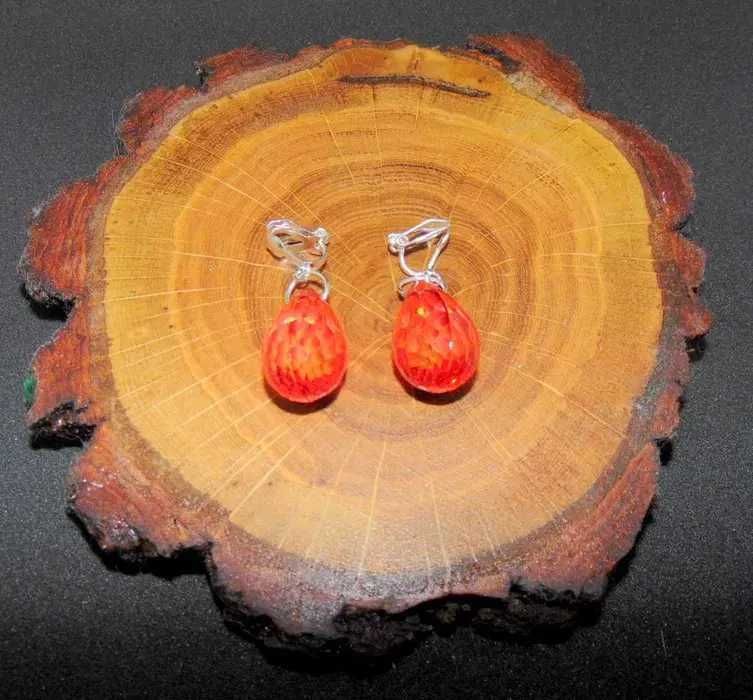 Czerwone duże kropelki