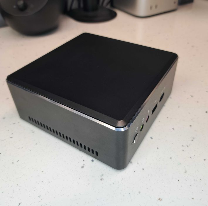 Mini PC z AMD Ryzen 5, WiFi AC i Bluetooth