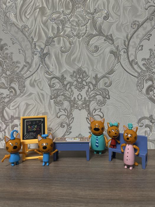 Іграшки три кота