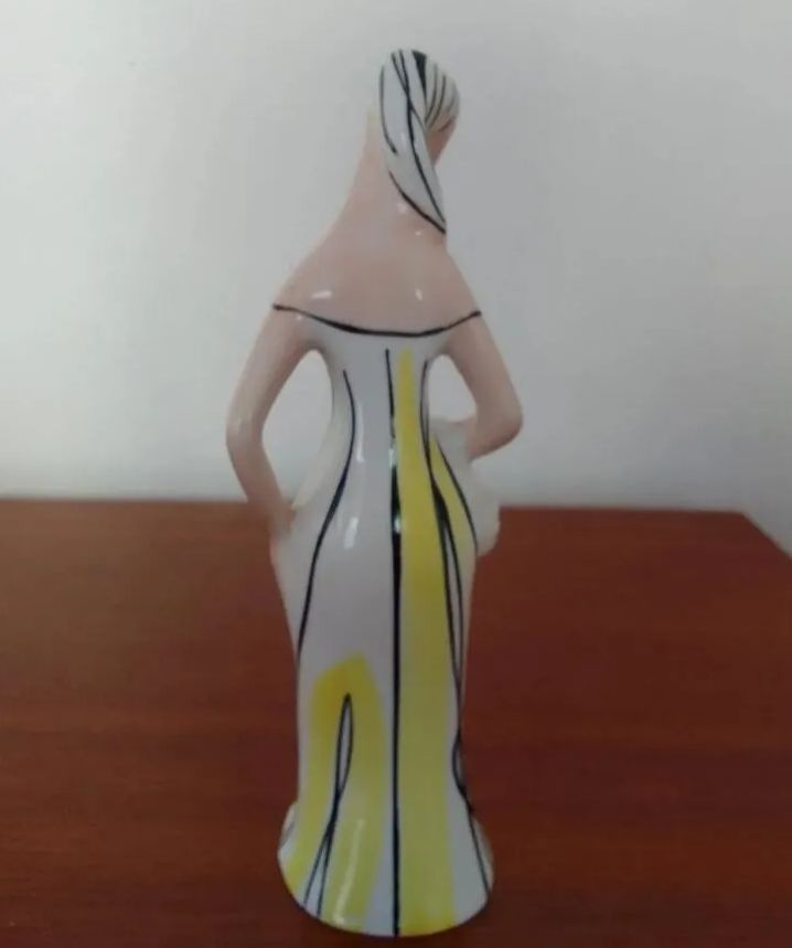 Kobieta z koszem 'Grzybiarka' Ćmielów figurka porcelanowa vintage