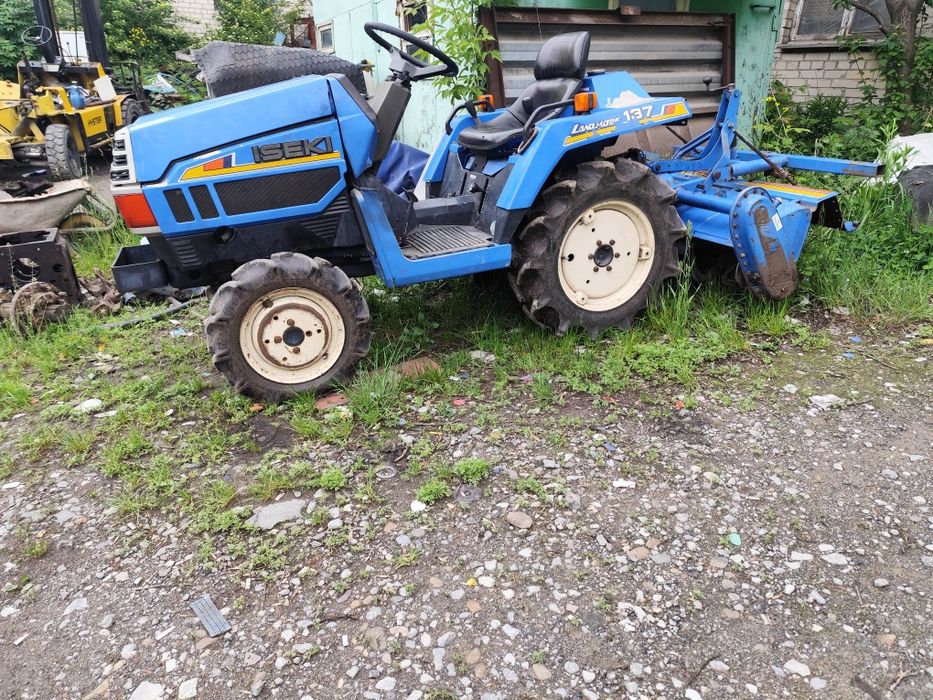 Трактор ісекі на ходу