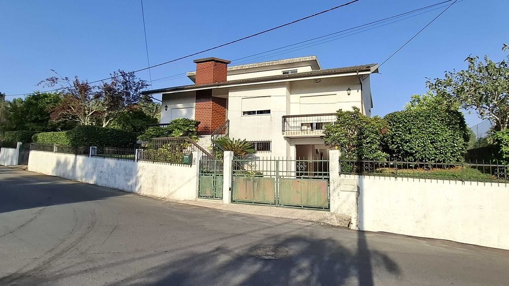 Moradia T4 independente na Lage, concelho de Vila Verde.