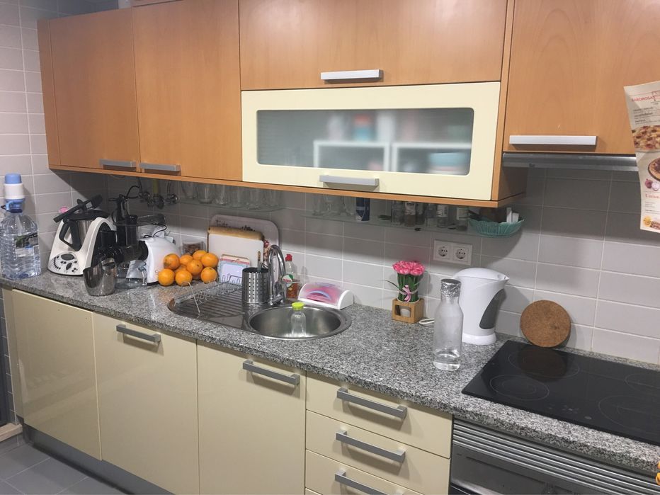 Pedra marmore, lavatorio e torneira