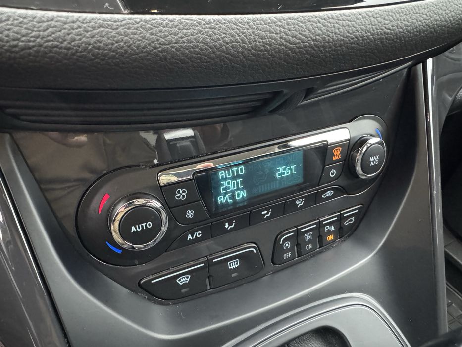 Продаєтся Ford Kuga 2015 року