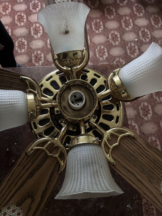 Люстри, бра, освітлення