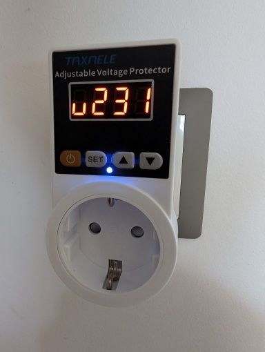 Реле напруги для захисту приладів.