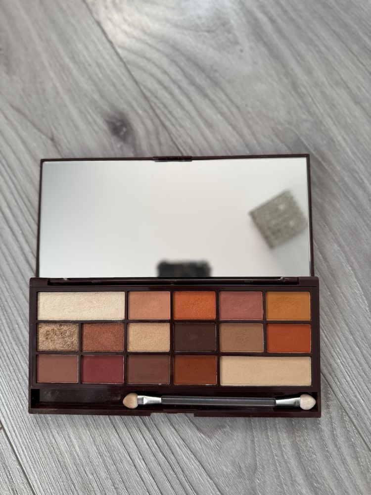 Makeup Revolution Chocolate Orange - pomarańczowe cienie do powiek 22g