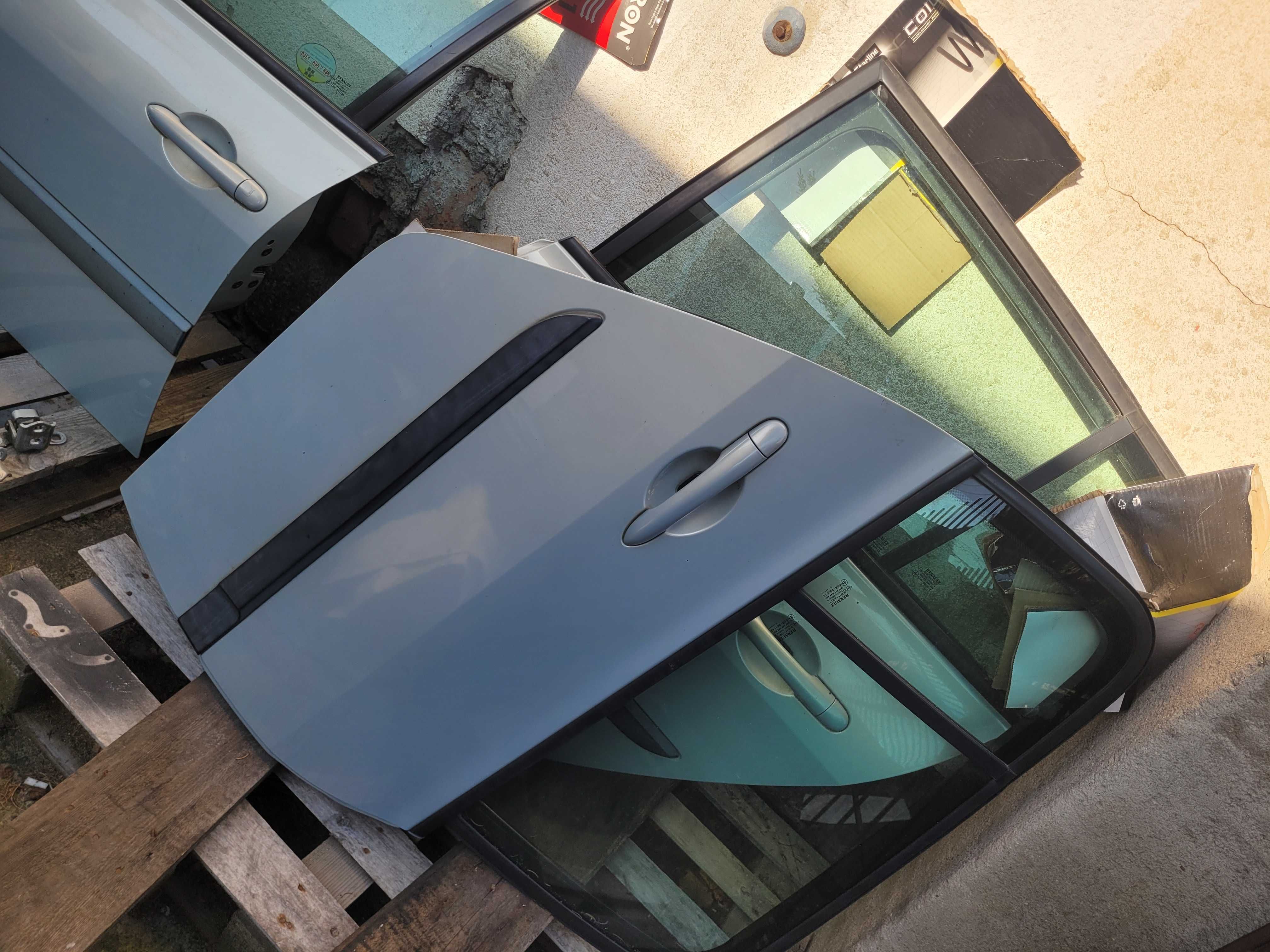 Renault Megane 2 II HB drzwi przód i tył srebrne MV632