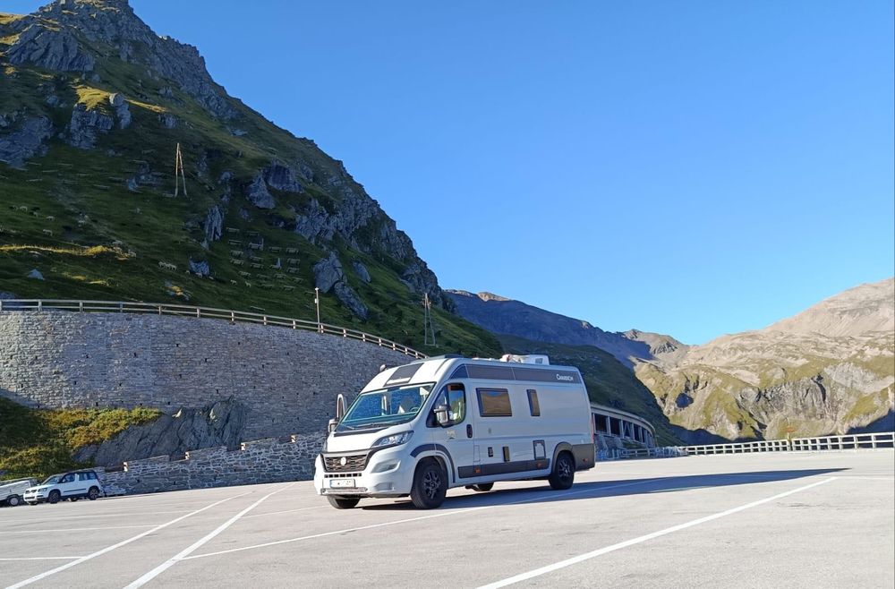 Kamper VAN wynajem Chausson V690 VIP Campervan