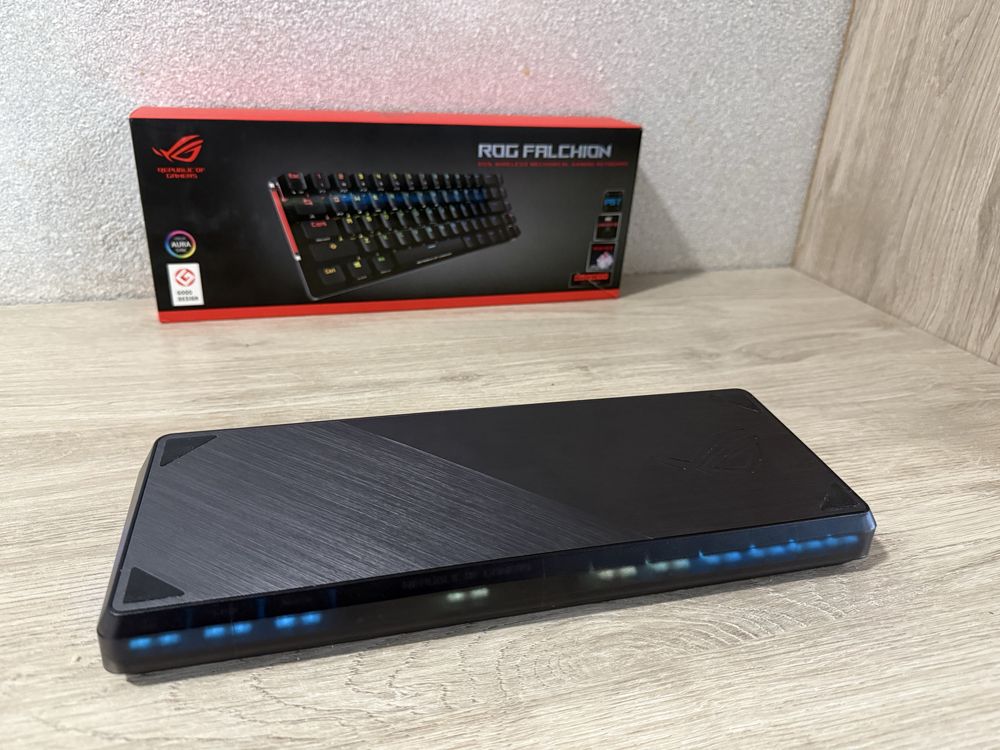 Беспроводная клавиатура с сенсорной кнопкой ASUS ROG FALCHION MX RED