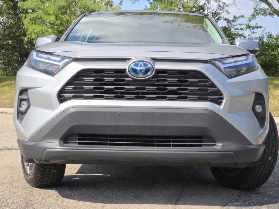 Toyota RAV4 Hybrid XLE Premium      2022