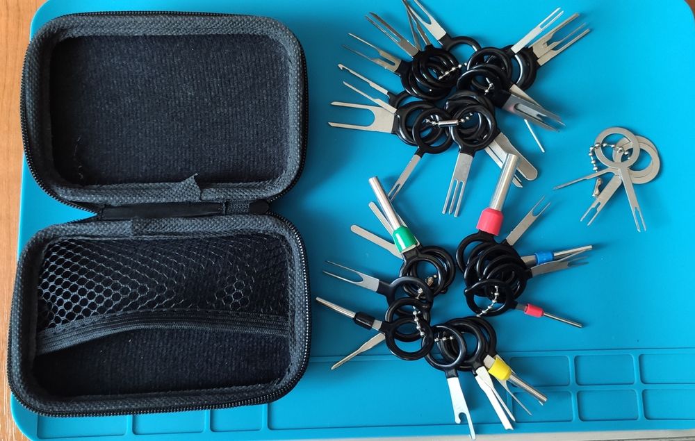 Набор экстракторов для разборки авто разъемов.