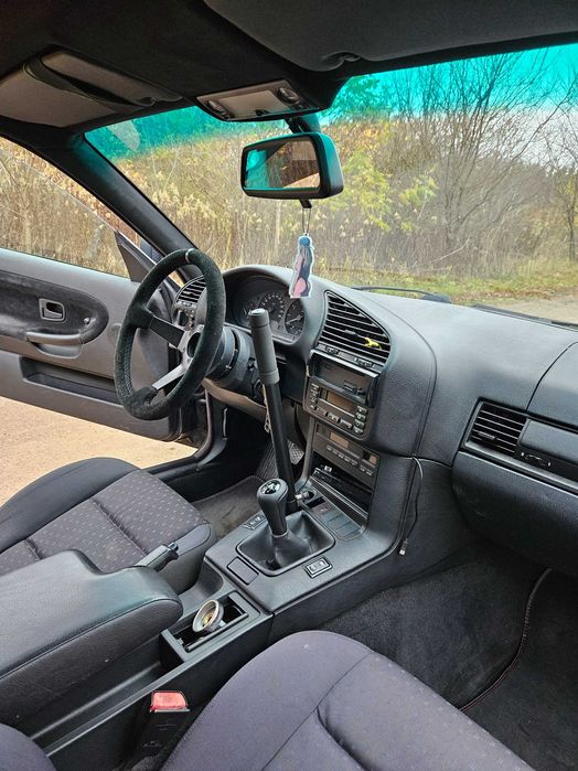 1998 BMW e36 318is coupe