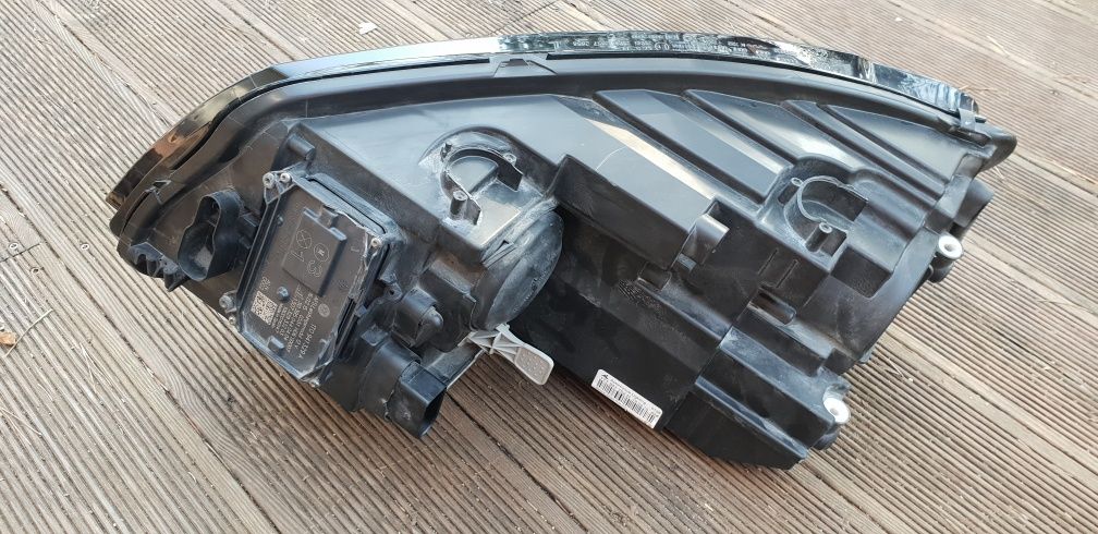 Lampa reflektor prawa  Vw Touran,Caddy BIKSENON