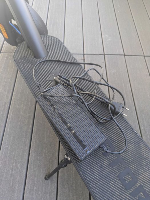 Продаю електричний самокат
ACER PREDATOR Electric Scooter Series 5