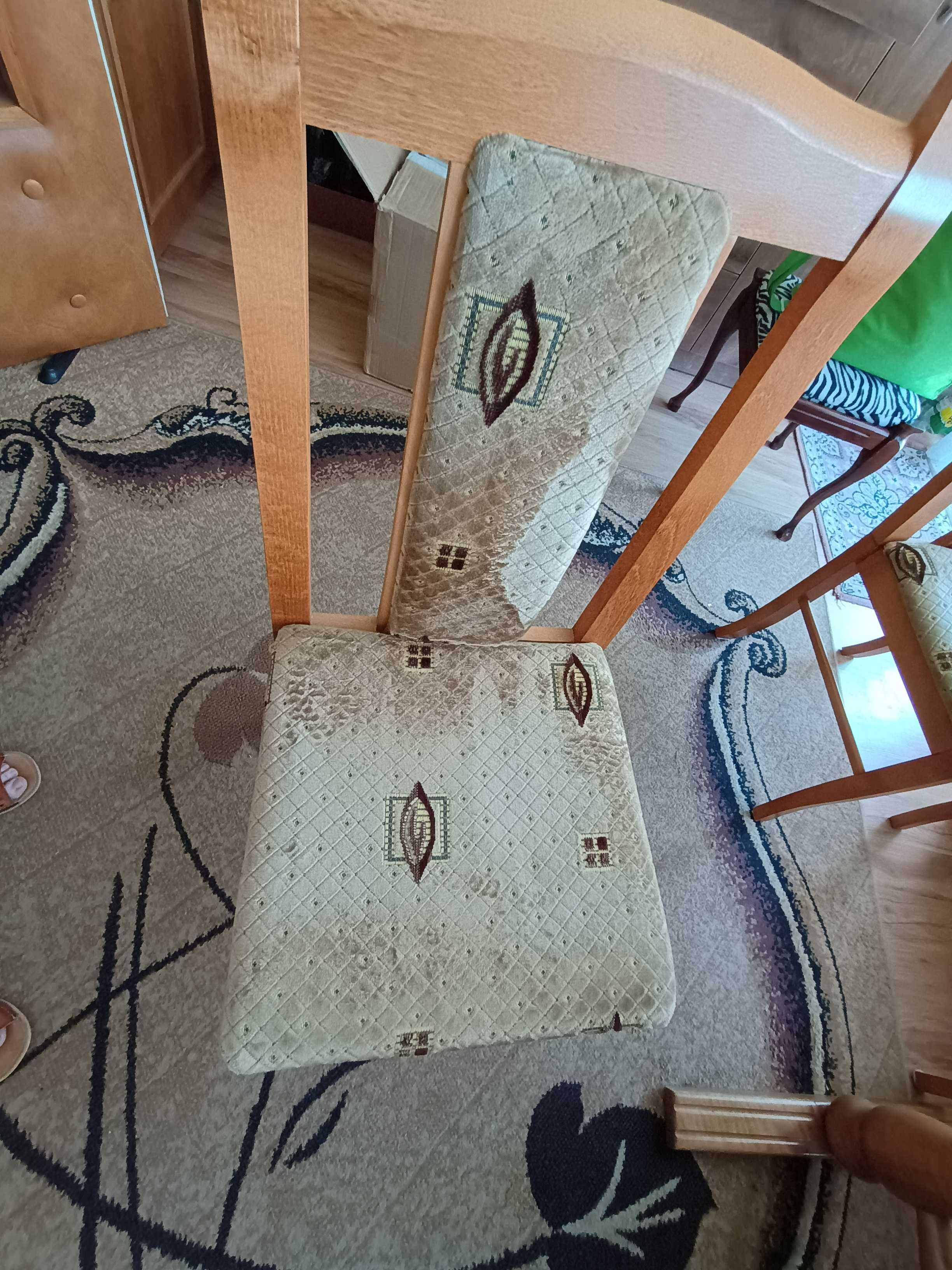Stół, krzesła,komoda ,+ gratis