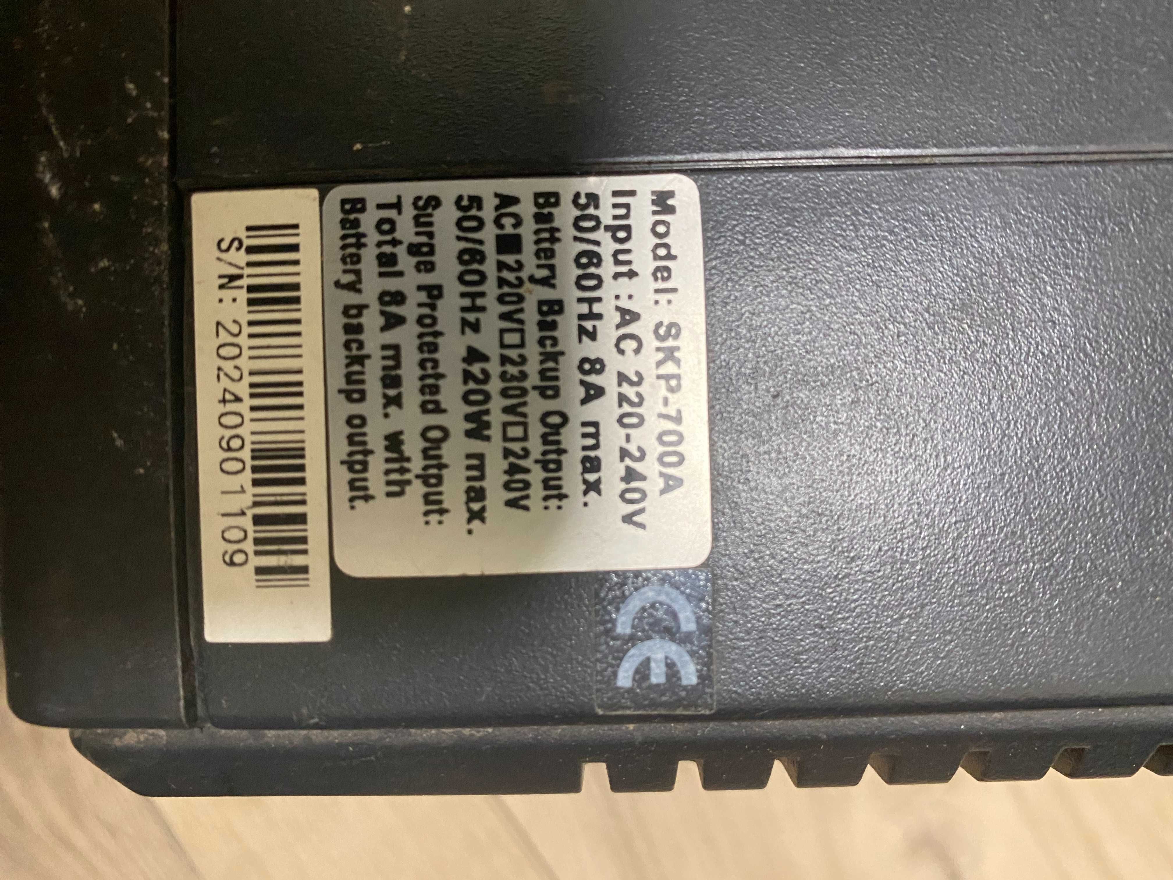 Інвертор ДБЖ Powercom BNT-400A.