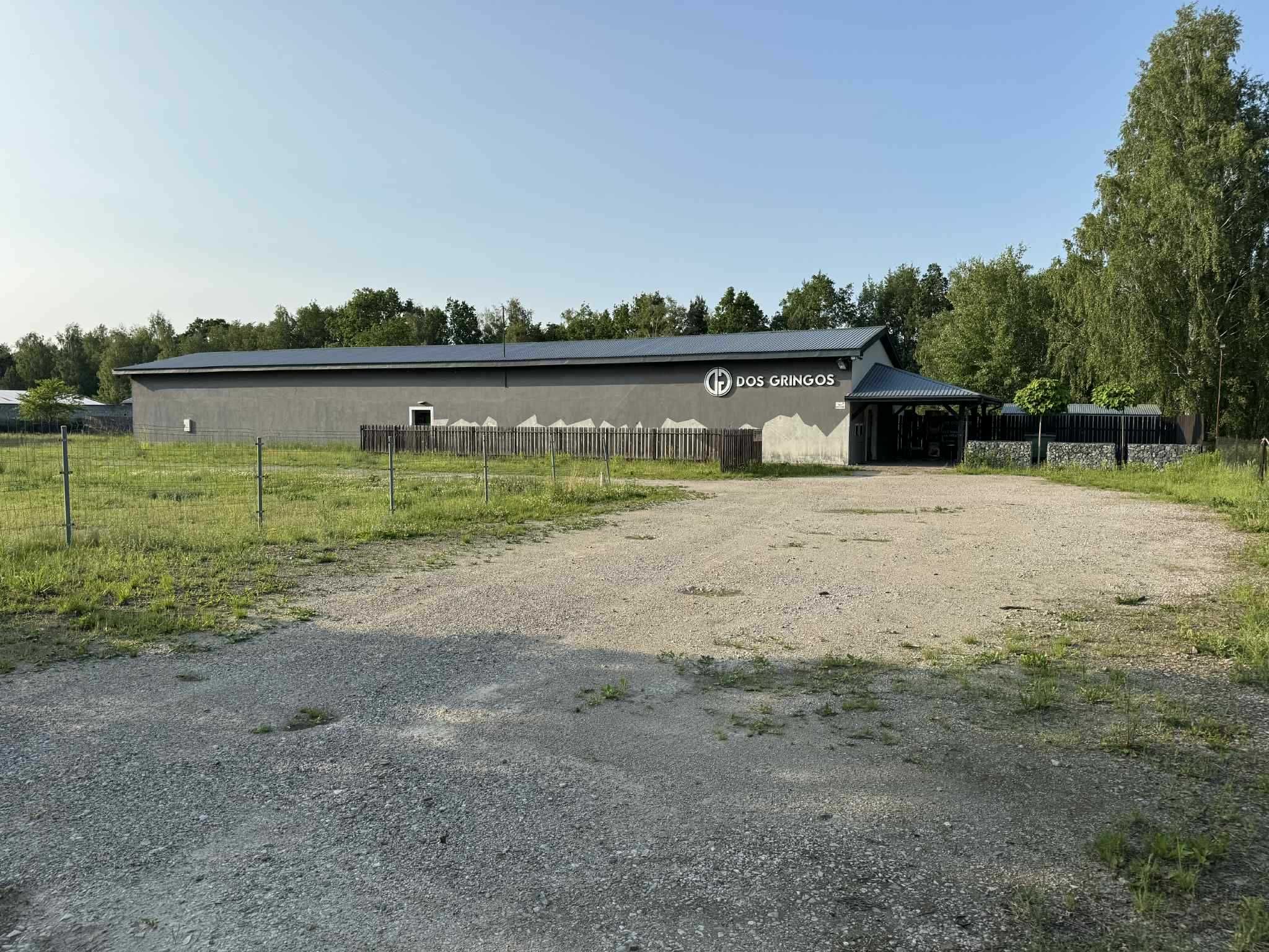 Działka 1.3758 ha z dużym budynkiem, garażem i placem – Oleksów