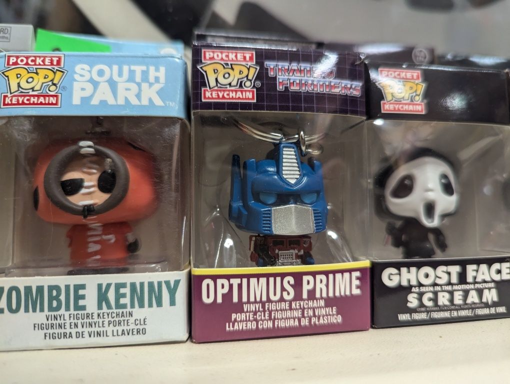 POP,брелки Star wars,South park,Optimus prime,Ghost face,Sonic,Walking