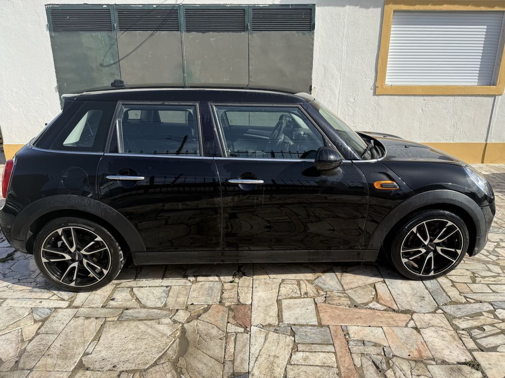 Mini Cooper D Preto