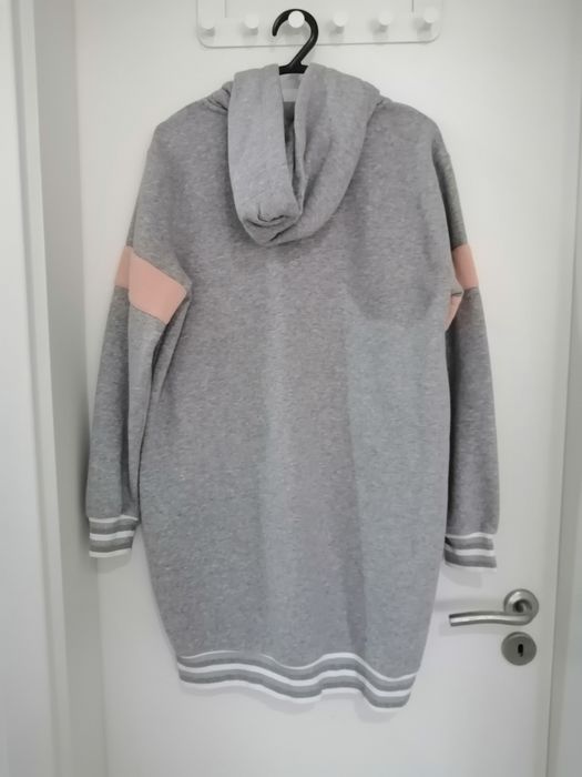 Vestido com capuz