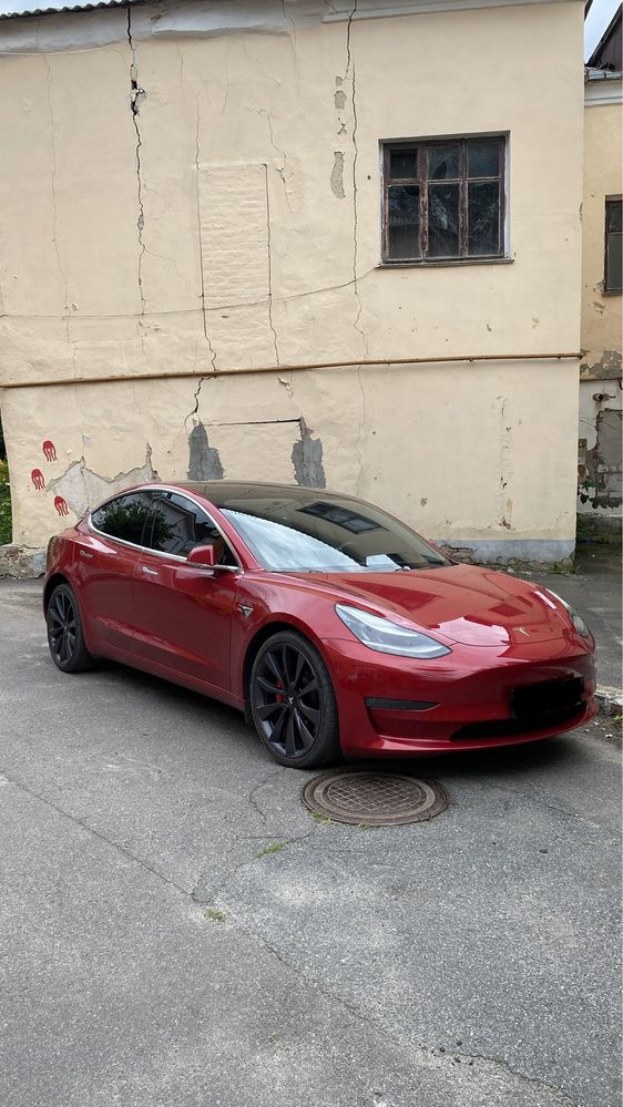 Європа. Tesla Model 3 Performance