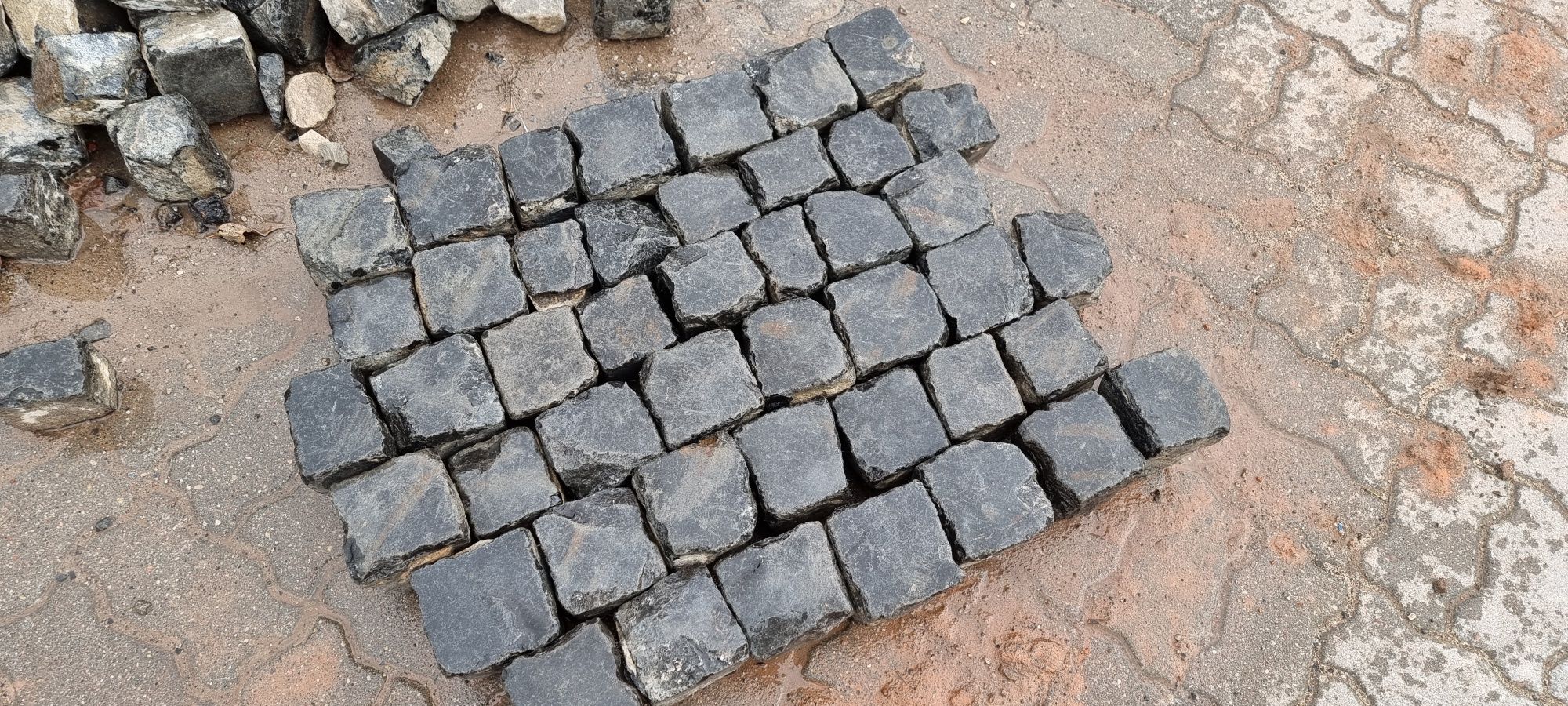 Kostka granitowa bazaltowa starobruk bazalt starobruk kamień bruk