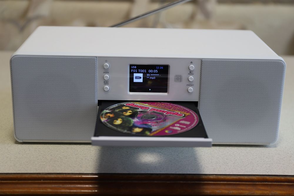 TechniSat  DigitRadio , FM , USB , FM , DAB ,  CD mp 3