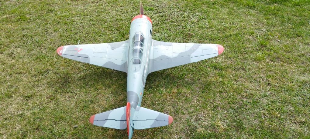 Samolot Yak-11 RC 1450 mm niemieckiej firmy.